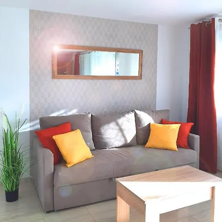 Comfortable 2-bedrooms Unit With Pool Apartment